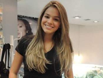 Bruna Marquezine está loira