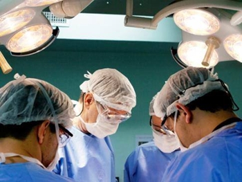 HC realiza primeiro transplante multivisceral na rede pública em SP